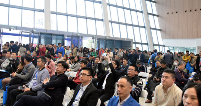 ��ʮ�ˌÏV�|�����b��չ�[��(hu��)�ڏV�|̶�އ��H��(hu��)չ�����_Ļ