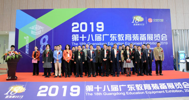 ��ʮ�ˌÏV�|�����b��չ�[��(hu��)�ڏV�|̶�އ��H��(hu��)չ�����_Ļ