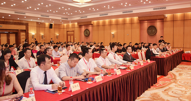 �ڶ������Ͻ����b��lչՓ���ɹ��e�k